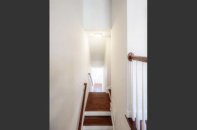 Building Photo - 1006 Drayman Pl