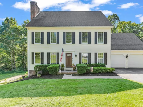 631 Golf Course Dr, Elizabethton, TN 37643
