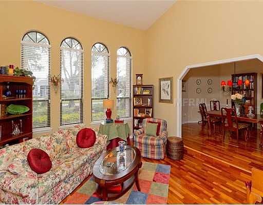 3rd image of 657 N Longview Pl