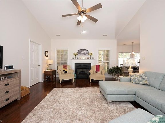 5th image of 401 Peace Rollins Ct
