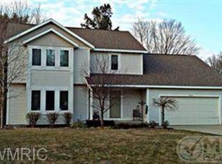 760 Brook Ridge Dr, Norton Shores, MI 49441