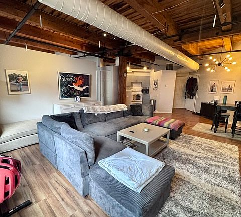 5th image of 225 W Huron St APT 316