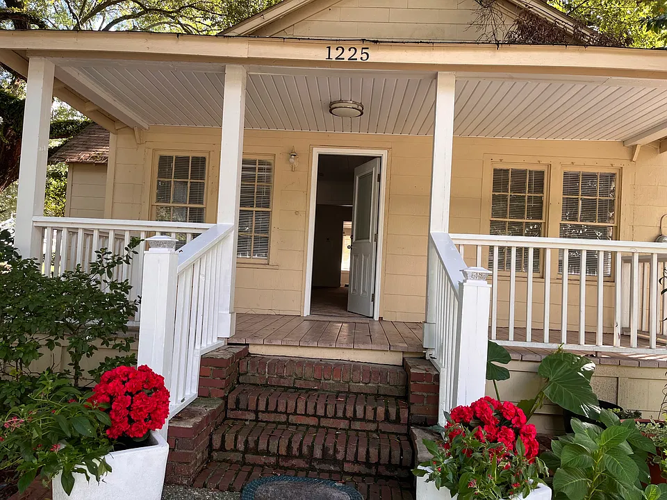 1225 Braddock Ave