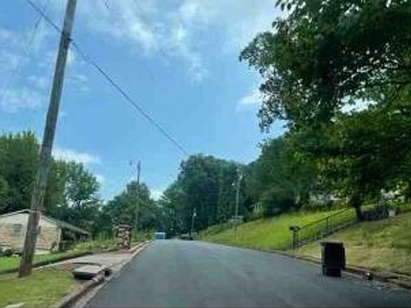 Exterior Neighborhood (street photo)