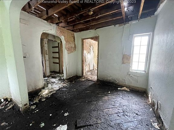 5th image of 1122 Edgewood Dr