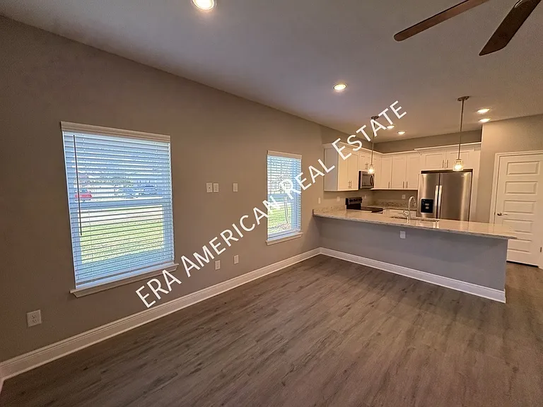 838 Fairview Dr — Photo 7