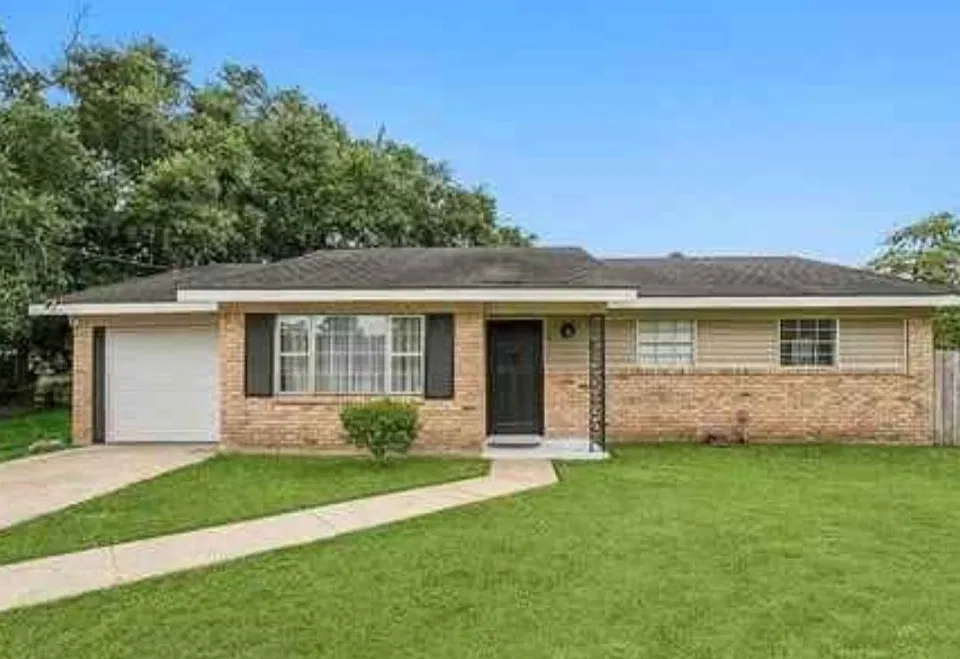 4 Forestwood Ct