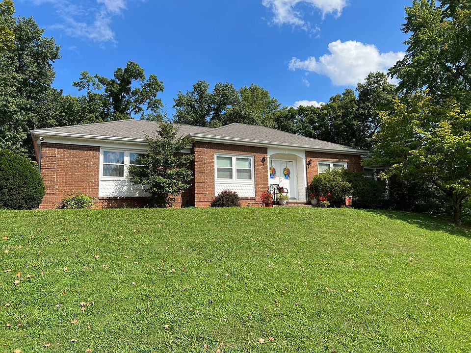 1st image of 104 Geneva Dr