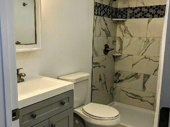 4th image of 322 Sunset Dr Unit 5