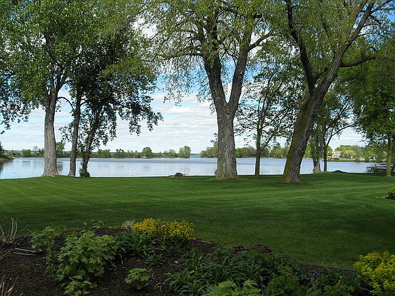 3rd image of 102 Limekiln Dr