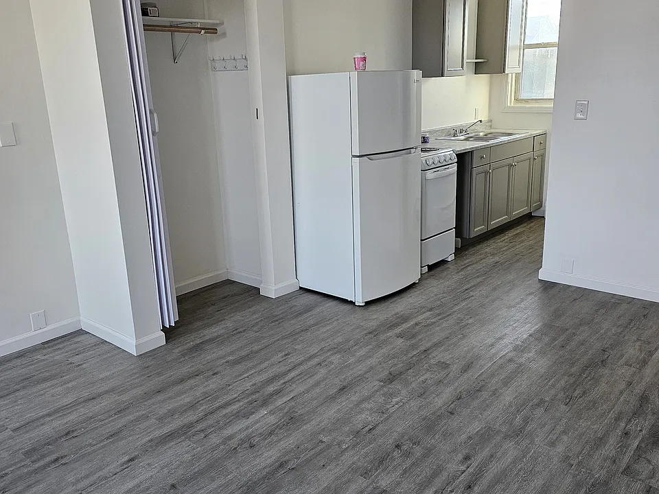 92 Carpenter St #2