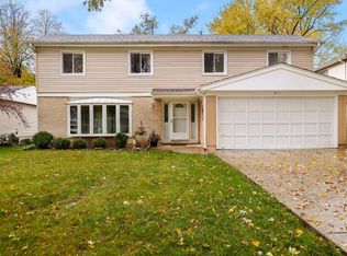 917 N Quince Ln, Mount Prospect, IL