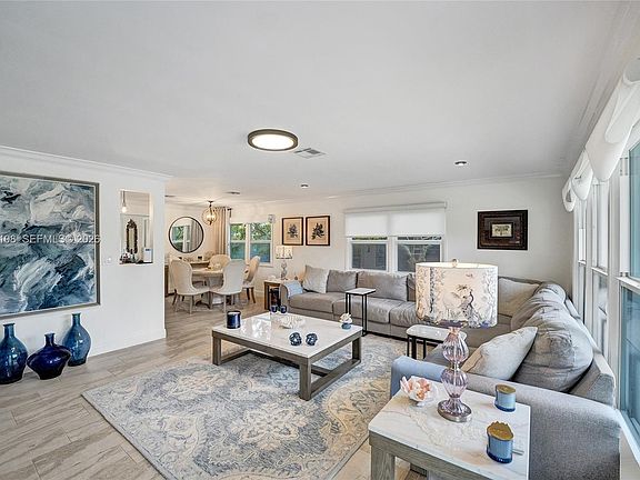5th image of 418 NW 20th St