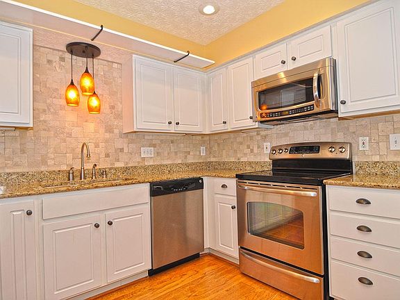 5th image of 6267 Hampton Green Pl #9-B