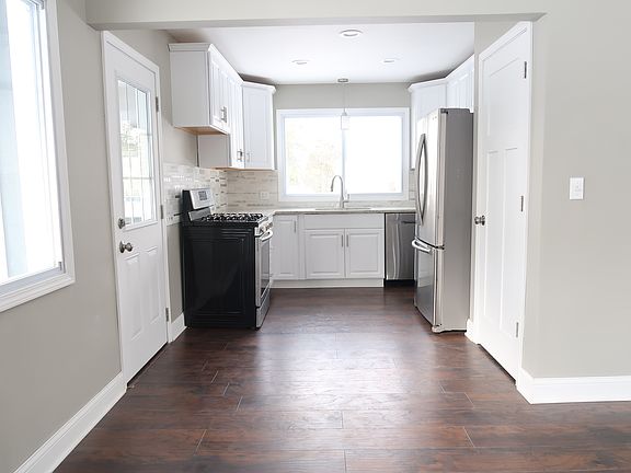 3rd image of 1268 Highland Ave