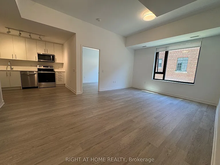 3 Strathgowan Ave #202 — Photo 28
