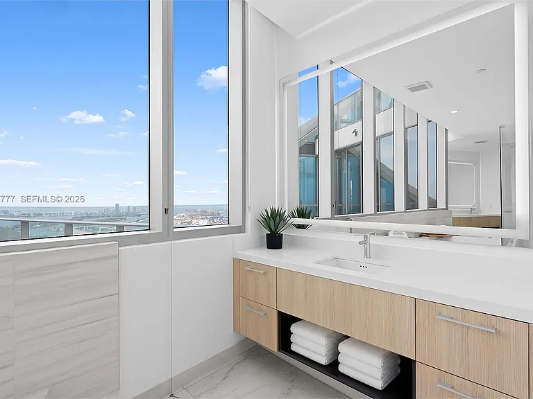 851 NE 1st Ave #Penthouse 5700 — Photo 44