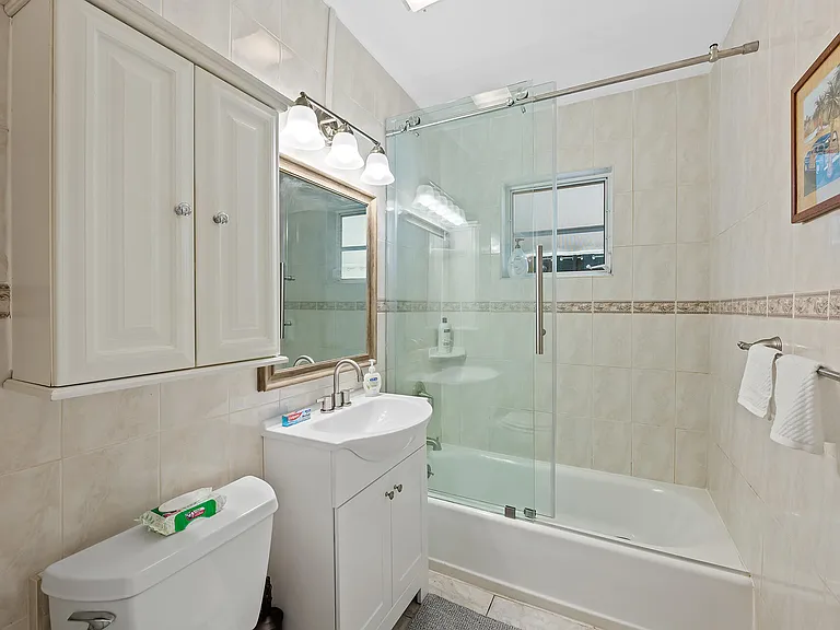 310 NE 6th St #1 — Photo 5