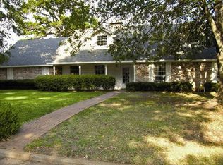 327 Loma Linda St, Wake Village, TX 75501