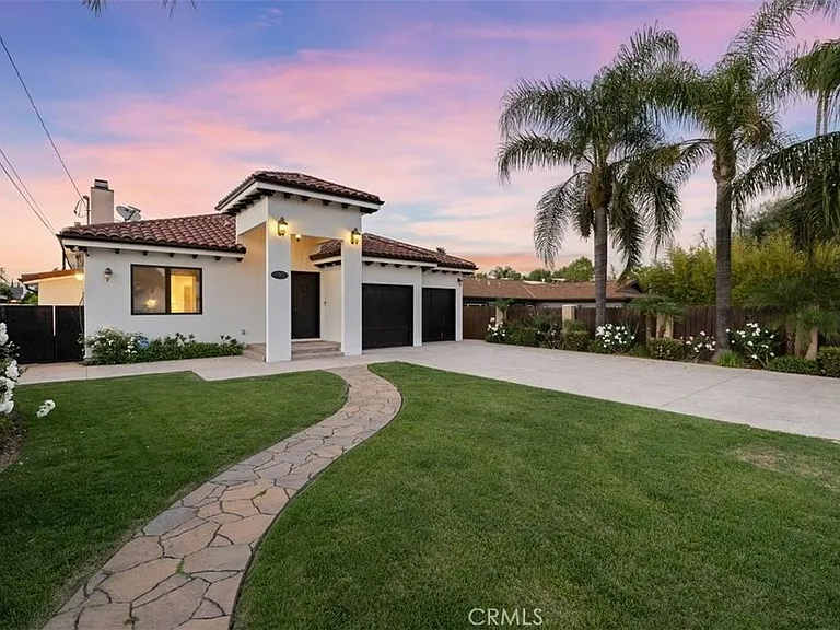 22953 Oxnard St — Photo 30