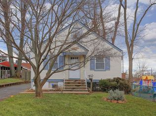 32 Hillside Ave, Metuchen, NJ 08840