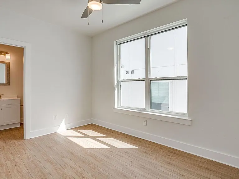 2333 Benbrook Blvd — Photo 36