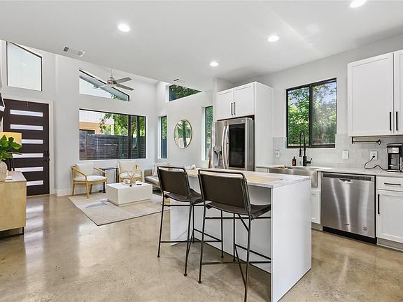 5th image of 619 Hammack Dr #2