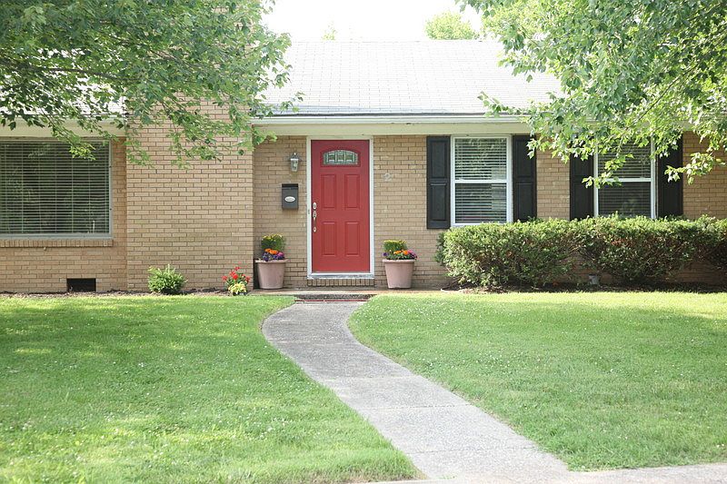 Front of House
						:
						Great location. Walking distance of coffee shop and book stores.