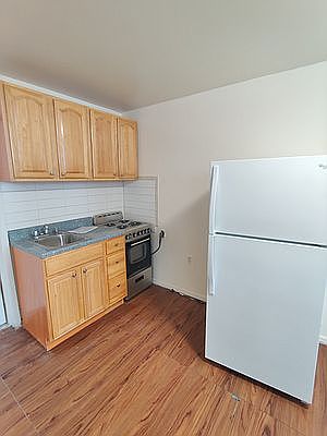 2nd image of 50-64 42nd St #A