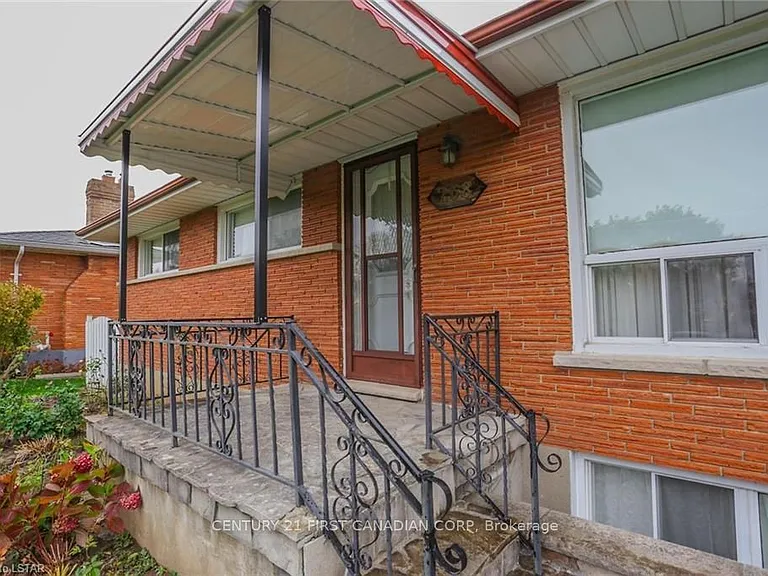268 Burlington Cres — Photo 1