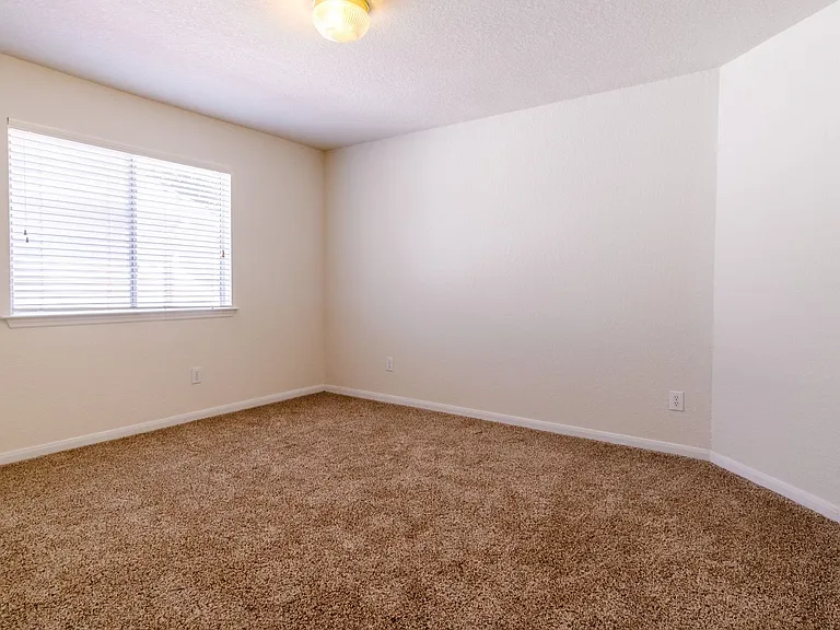 2918 Five Oaks Dr — Photo 27