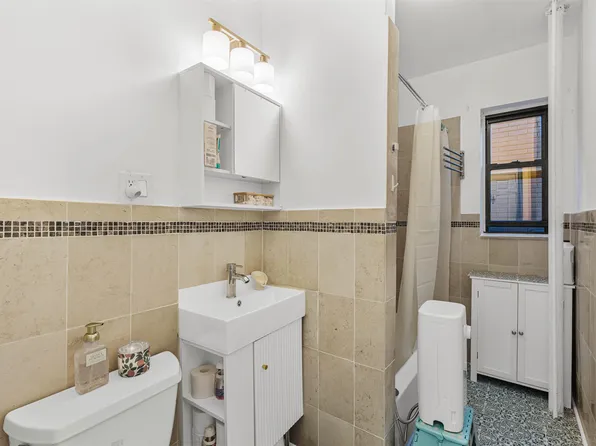 277 Harrison Avenue image 10 of 18