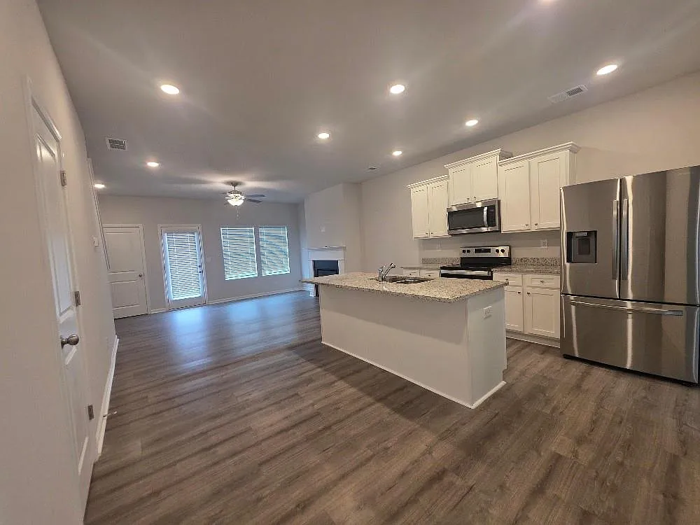 3 bed, 2.5 bath, $1,900 — Photo 4