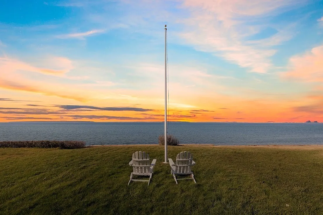 Stunning Southampton Home on Little Peconic Bay - Summer Rental — Photo 2