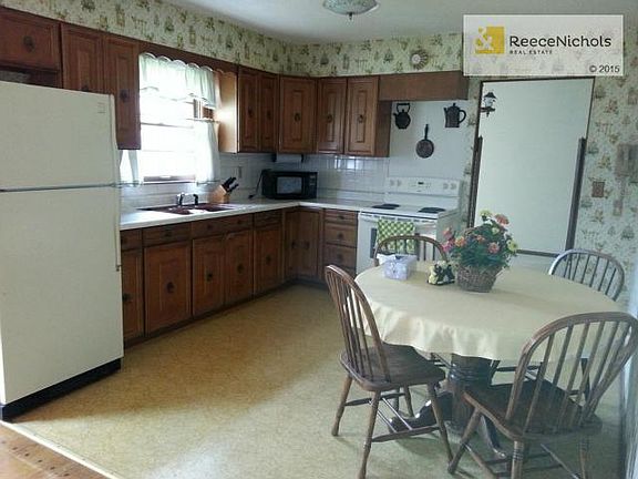 Another view of the kitchen.
