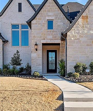 2nd image of 2708 Lake Shore Dr