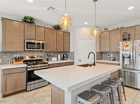 10331 Western Pine Ave