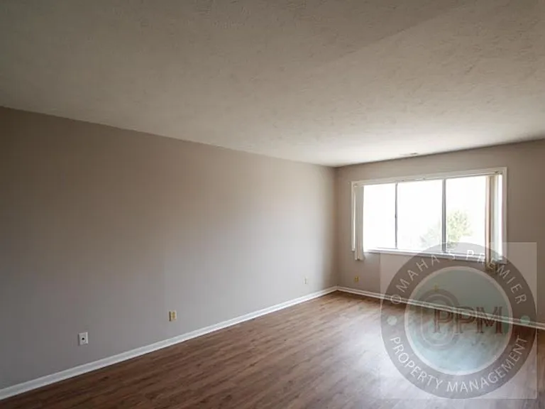 1016 N 47th Ave — Photo 3