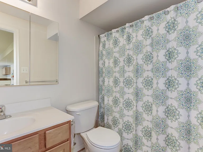 120 Nassau Dr — Photo 26