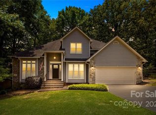 26043 Pitcairn Dr, Tega Cay, SC 29708