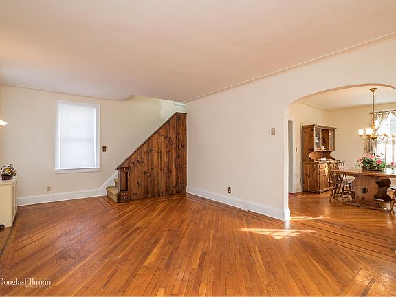 4th image of 99 Locust St