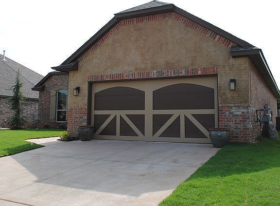3rd image of 19516 Green Meadow Ln