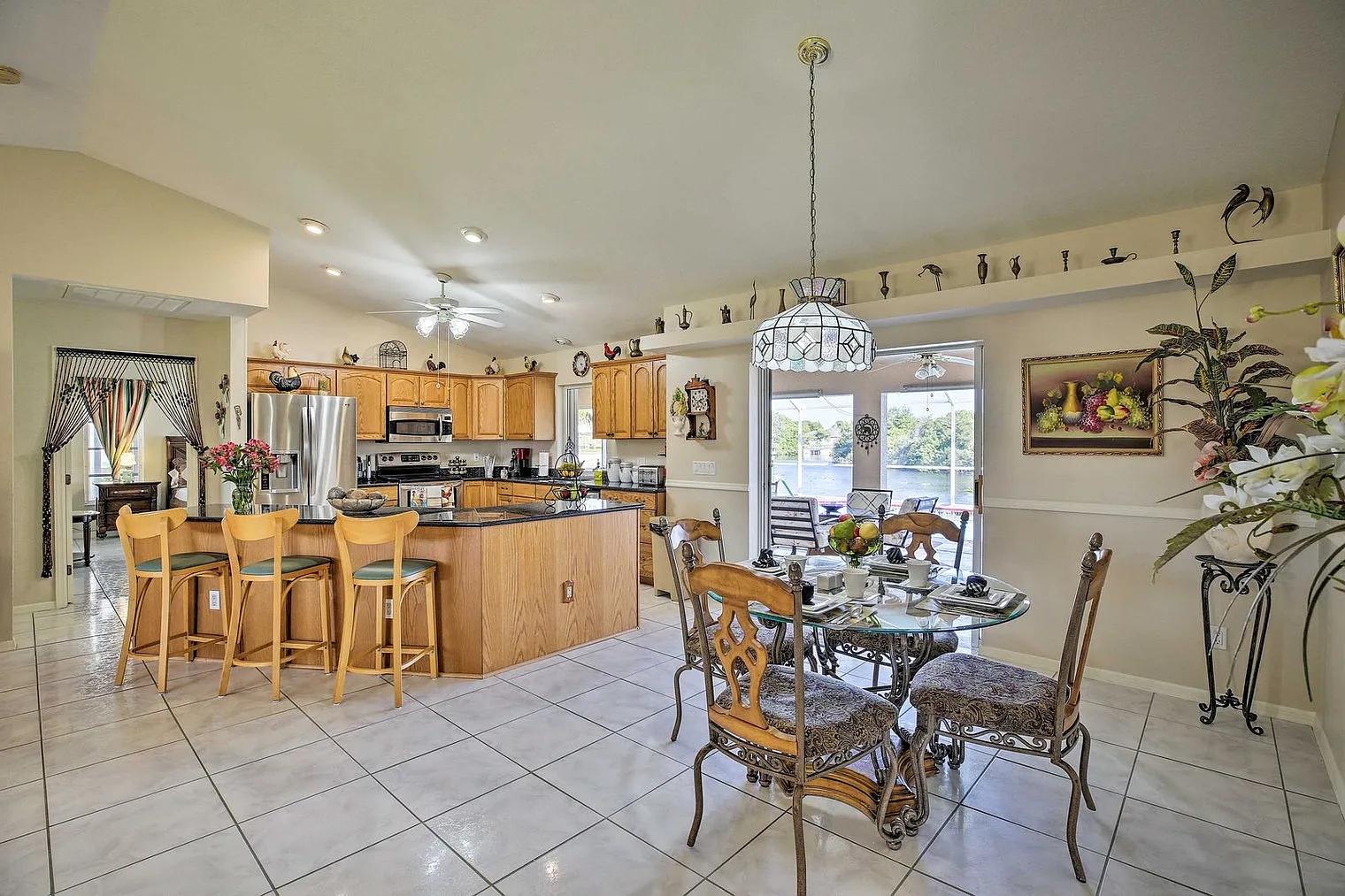 3 bed, 2.0 bath, 1991 sqft, $5,225 — Photo 4