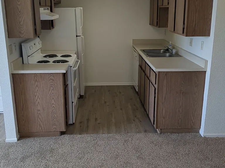 Desert Sun Apartments — Photo 6