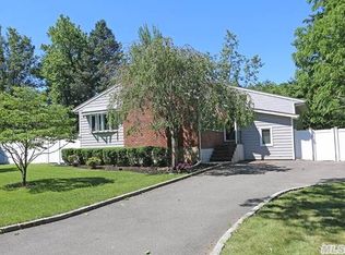 7 Hadland Dr, Huntington, NY 11743