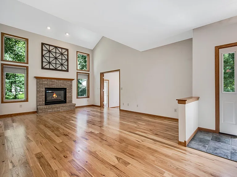 107 County Road F W — Photo 2