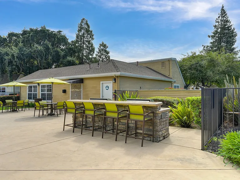 Vineyard Terrace Apartments — Photo 14