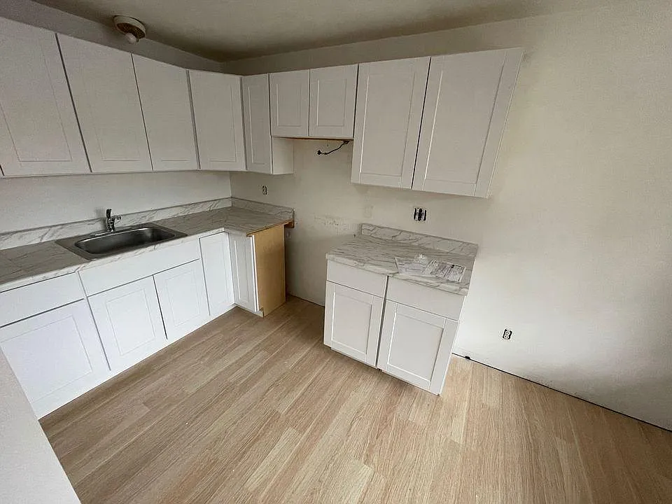 201 S James St — Photo 3