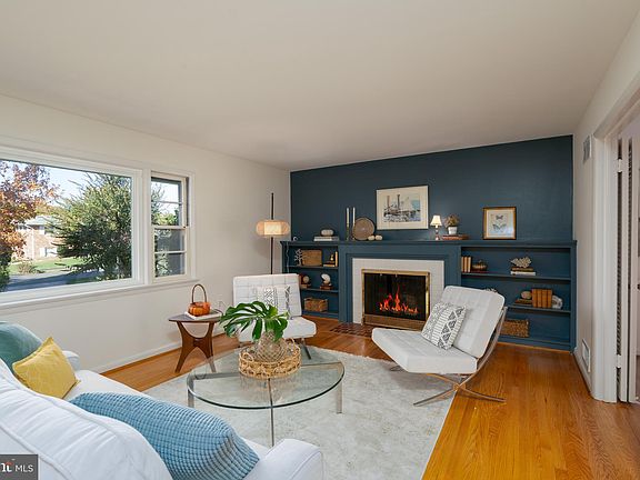 2nd image of 3223 Magnolia Ave