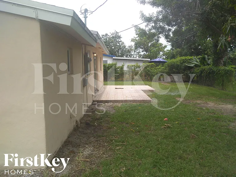3740 NW 4th Pl — Photo 12